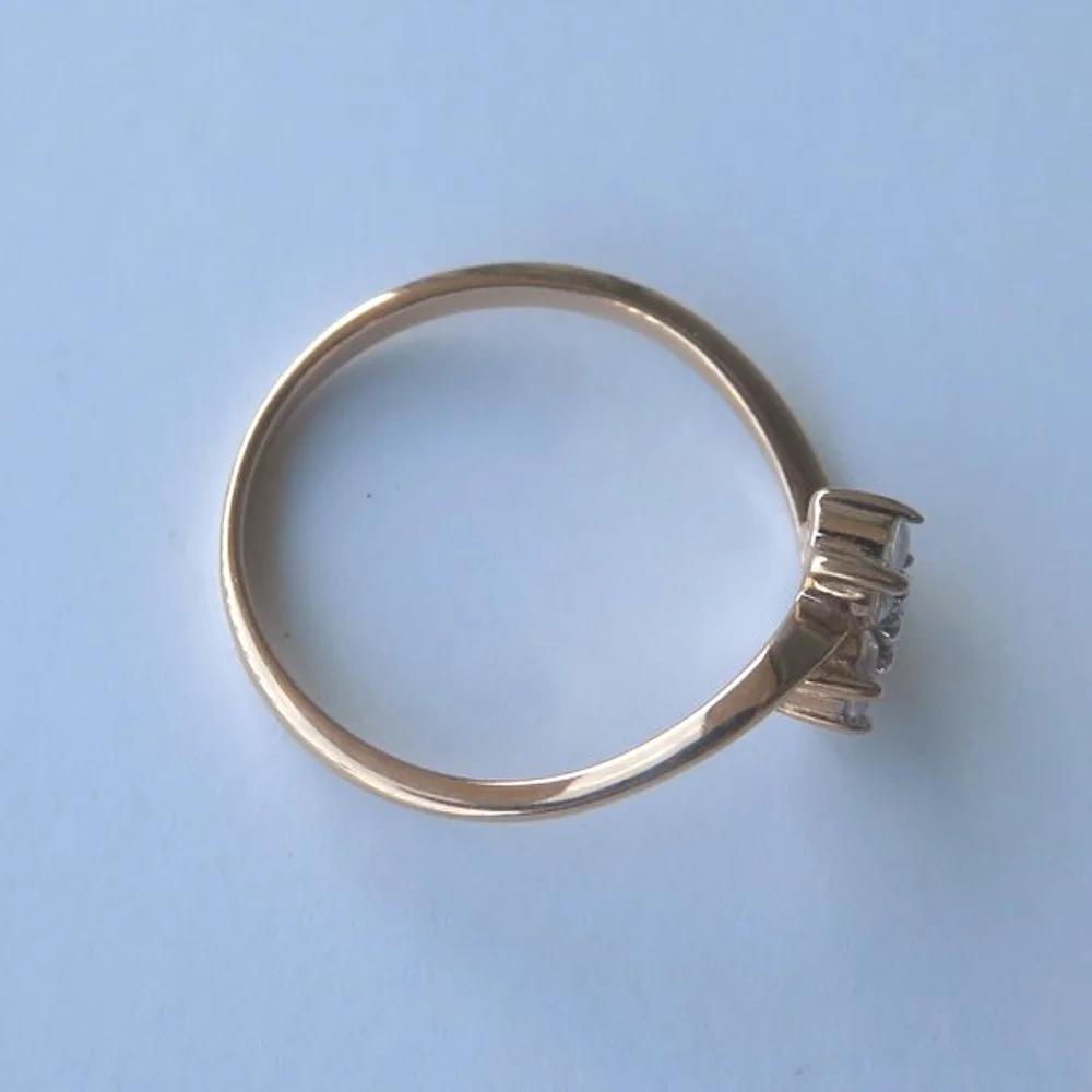 Flower Sparkling Fianite In 14K Rose Gold Ring. Size 7.5